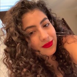 Meet your Posher, Maya